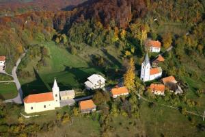 Žusemski cerkvi iz zraka